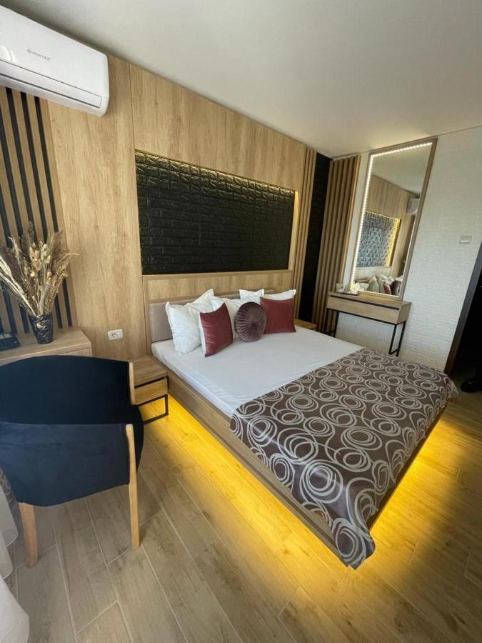 Double or Twin Room with Lateral Lake View,1039982857:JPEG
