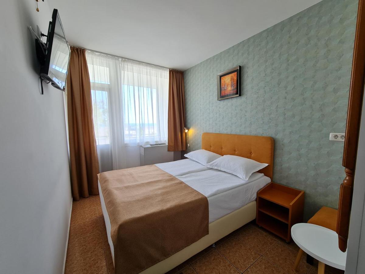 Small Standard Room,999046059:JPEG