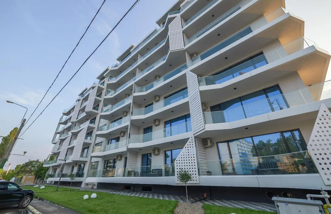 Blue Luxury Apartment Lake On-1