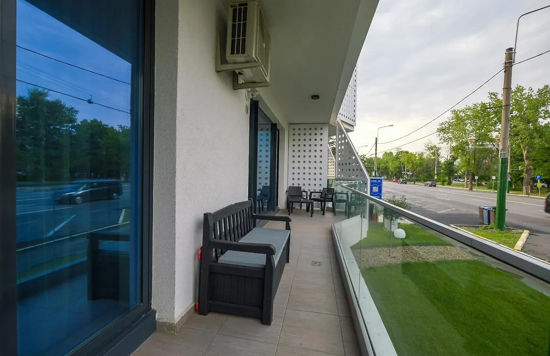 Green Luxury Apartment Lake On-1