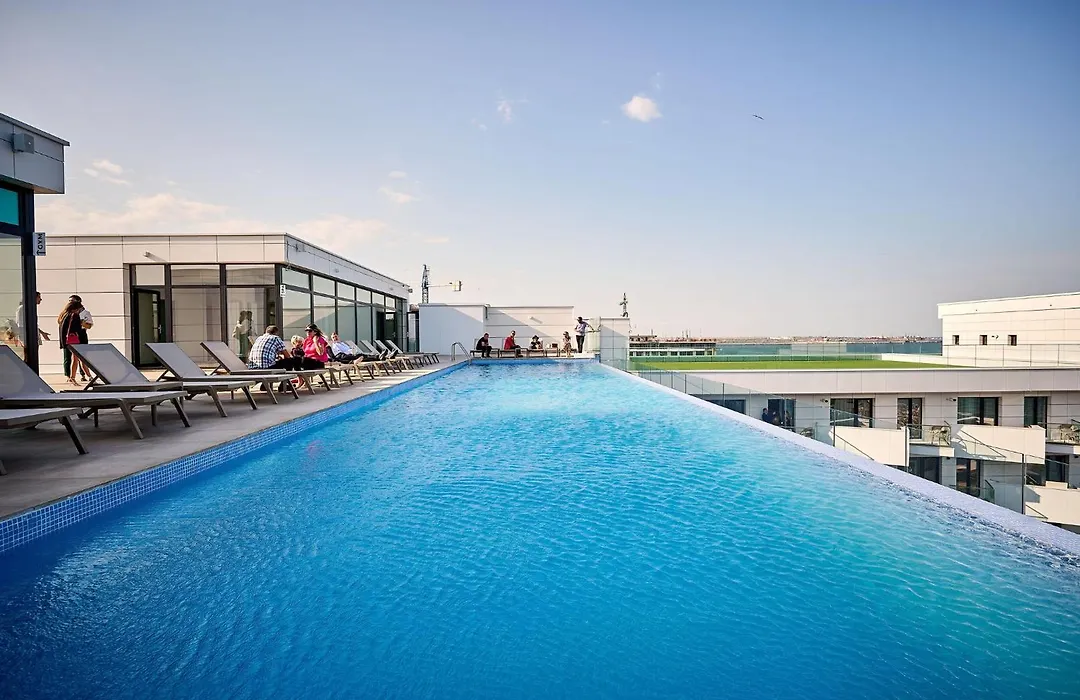 Seaside Serenity Apartment In Infinity Beach Resort - Parking-1