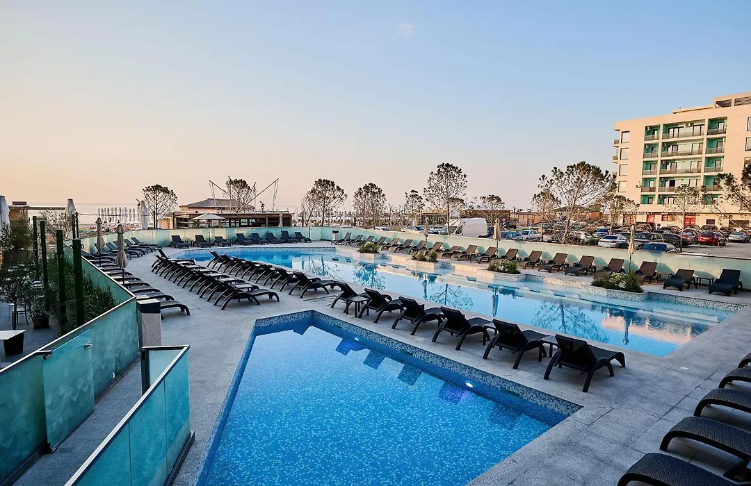Soleil Anne Std In Infinity Pool & Spa Resort-1