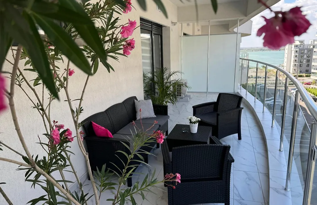 EER Beach Studios Mamaia-1