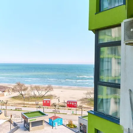 Redmarine Apartment- Spa N Pool Resort- Parking-3