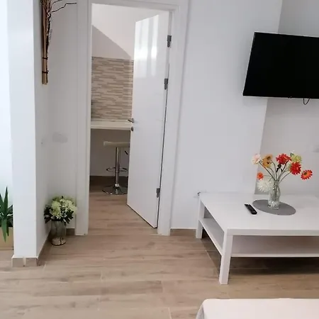 Mamaia Studio By The Lake-2