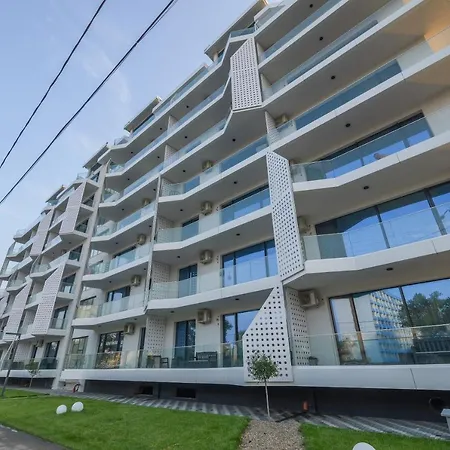 Green Luxury Apartment Lake On-3