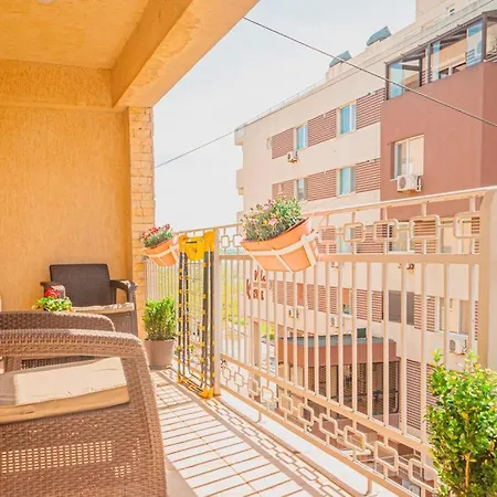 Mira Apartment Mamaia-2
