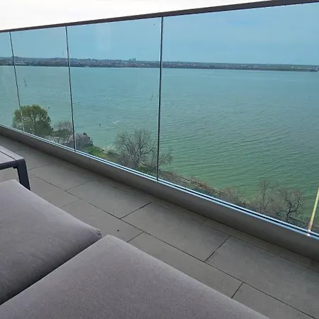 Sunset Lake Boutique Apartment-3