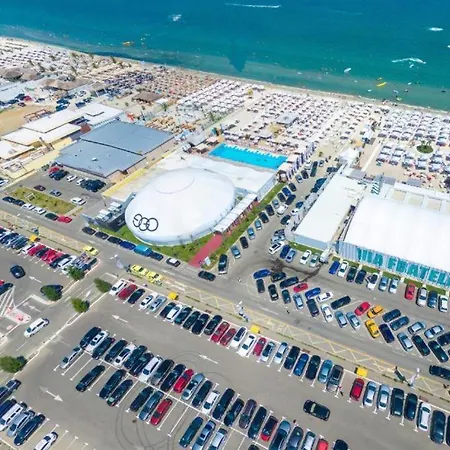 Zenstay Summerland Mamaia-3