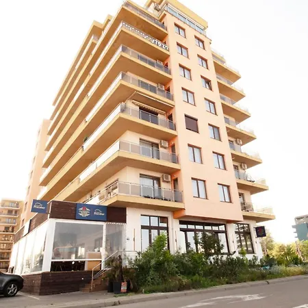 Summerland Vibe Mamaia-2