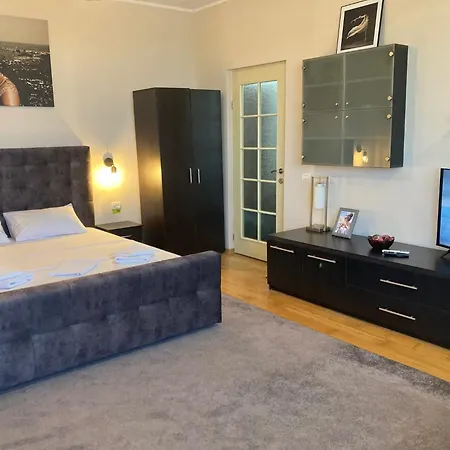 Carmen'S One Room Accommodation -Garsoniera Decomandata-3