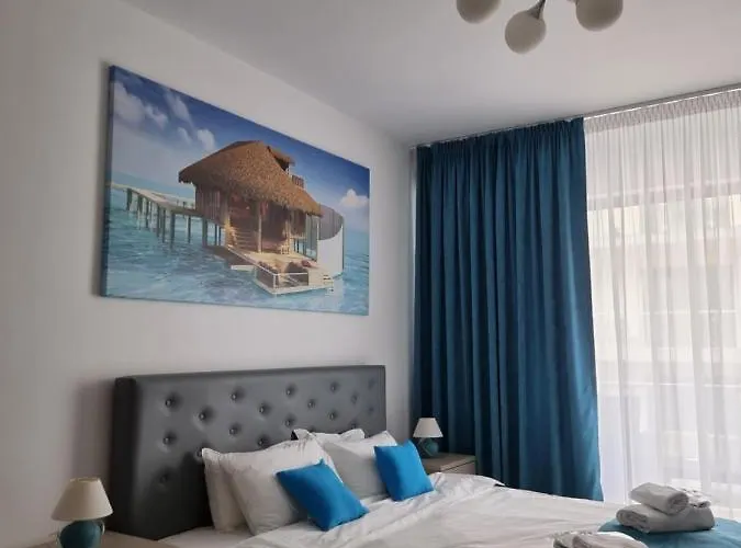 Desilva - Summer Holidays Mamaia
