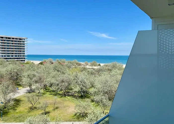 Golden Vibes In Bel Air Apartment Mamaia