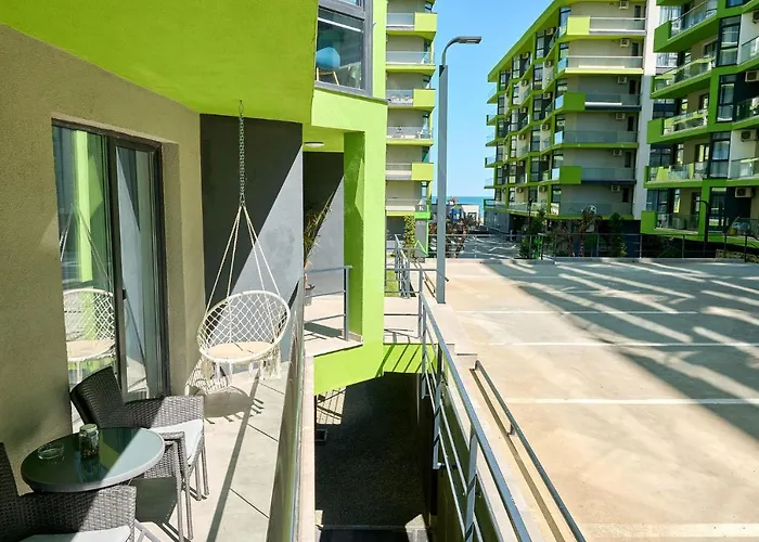 Sunset By The Sea Apartment - Spa Pools Resort Mamaia