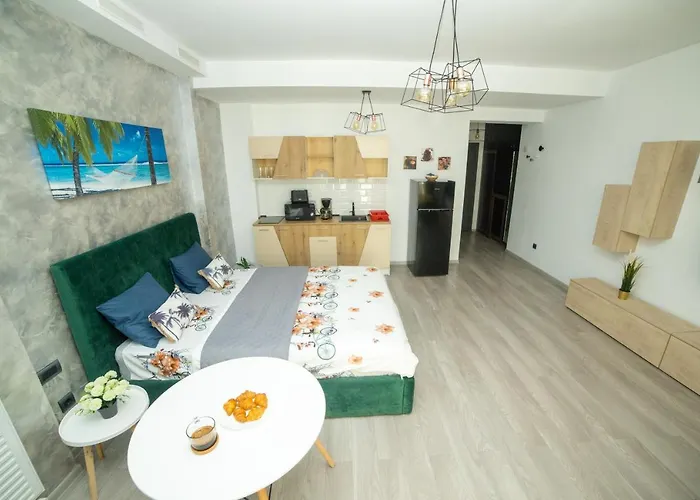 Studio 60 By The Beach Mamaia, Free Parking Casa Del Mar