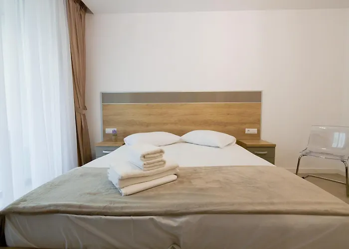 Green Luxury Apartment Lake On Mamaia