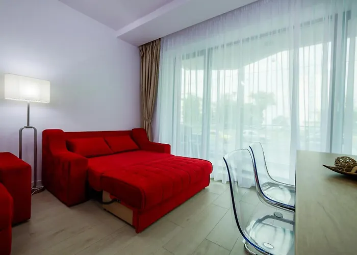 Red Luxury Apartment Lake On Mamaia
