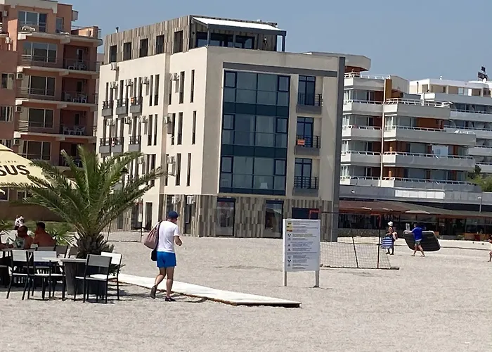 Beach Rooms Roberta Mamaia