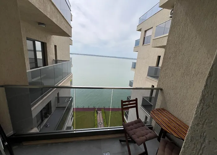 Kitty Studio Sunset Lake Mamaia