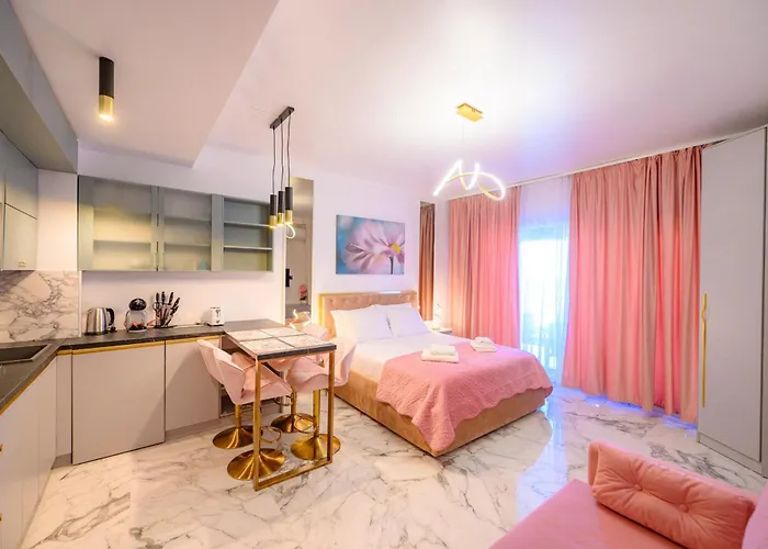 Foa Pink Studio Mamaia