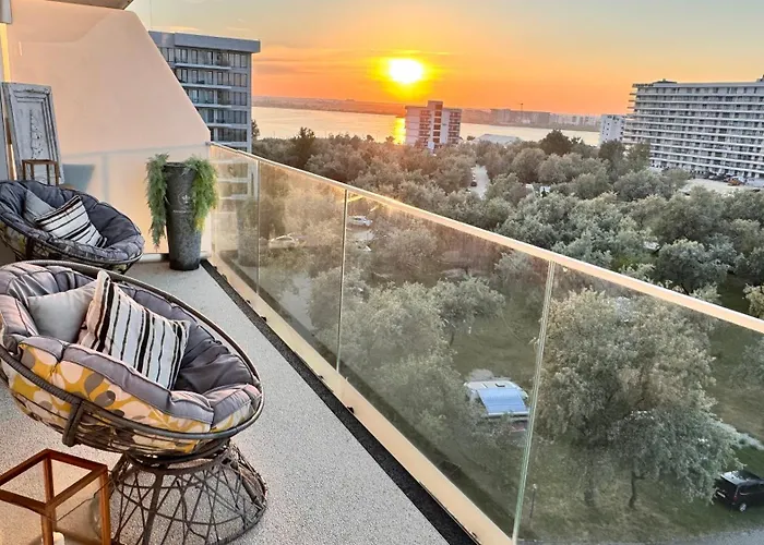 White Tower Mamaia - Private Apartment