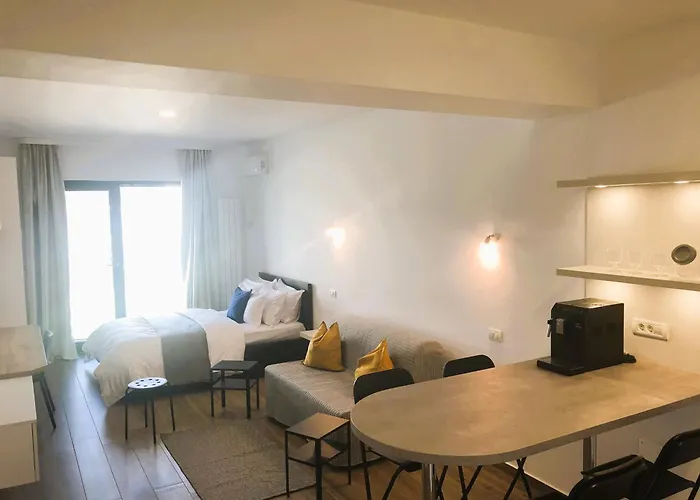 Mamaia Sunny Loft Apartment
