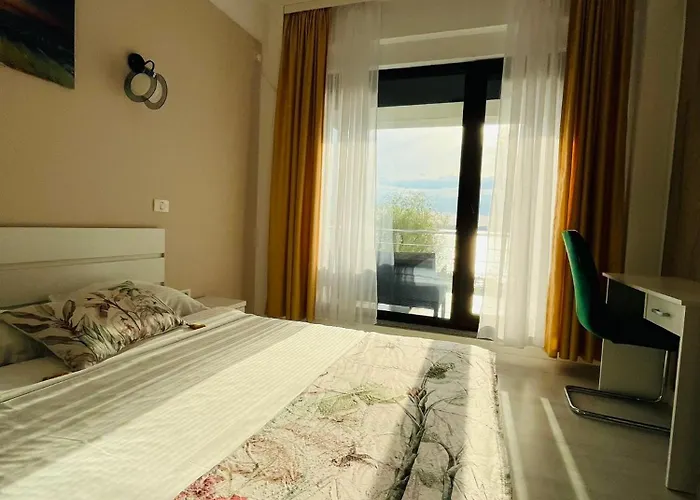 RoApart- Sunset Dream Apartament 2 dormitoare vedere lac si parcare Mamaia
