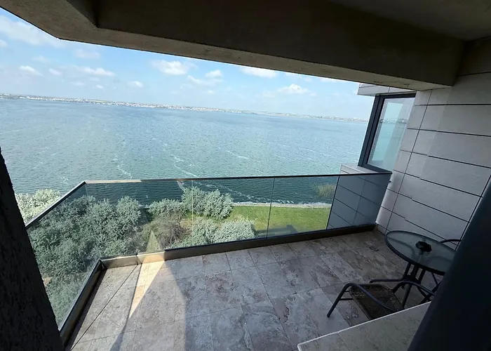 Myamar Premium Apartments Mamaia
