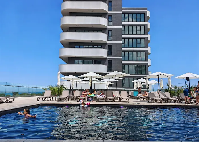 Yaya Apartments Pool And Spa By Alezzi Odyssey Mamaia
