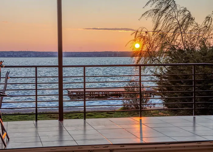 RoApart Riva Lake Studiouri si Apartamente 2-3 camere cu vedere lac -parcare privata Mamaia