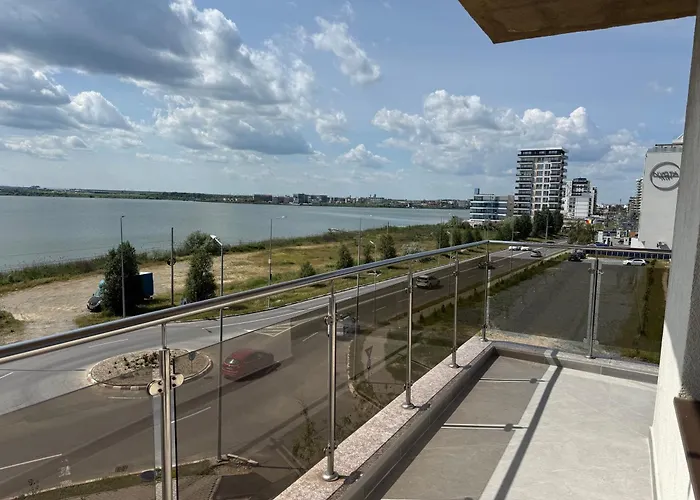 Summerland Sea View Apartment Mamaia