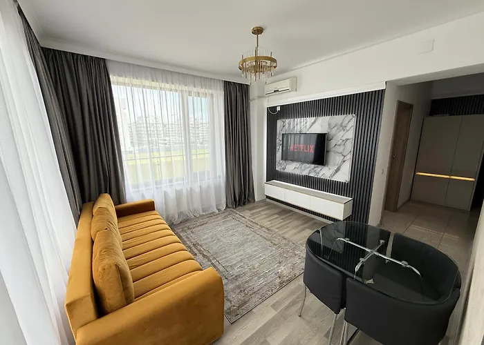 Summerland Sea View Apartment Mamaia