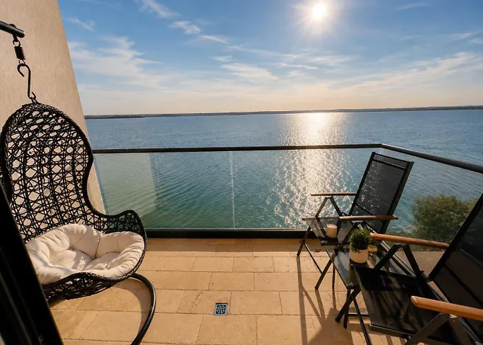 Sophia Lake View Suite Mamaia