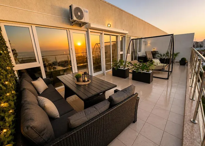 Summerland Sea View Penthouse & Jacuzzi Mamaia