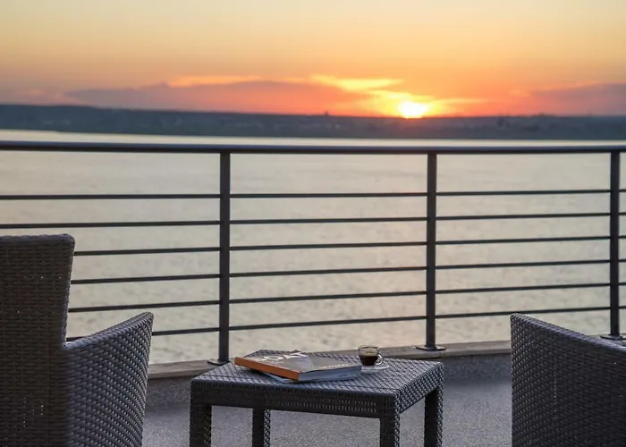Lake Boutique Apartments & Rooms Mamaia
