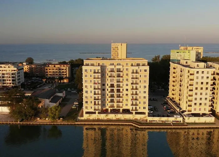 Evy Deluxe Apartment Mamaia
